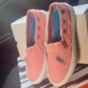 Blowfish Malibu size, 6.5M smoked sunset pink.